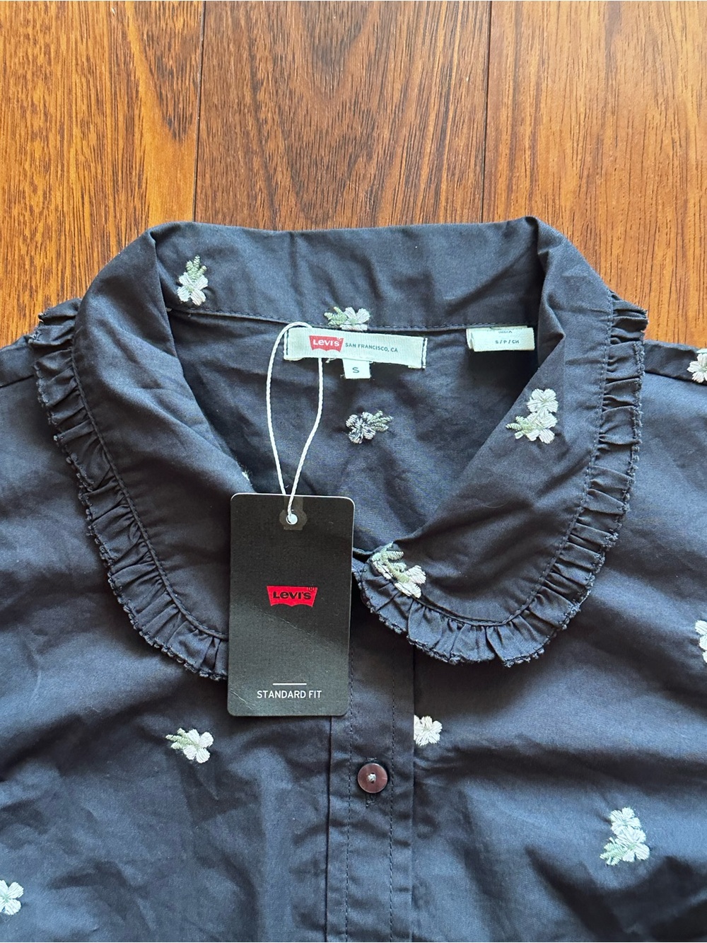 Levi's Embroidered Floral Blouse with Ruffled Collar - Size S (NWT) - Picture 7 of 11